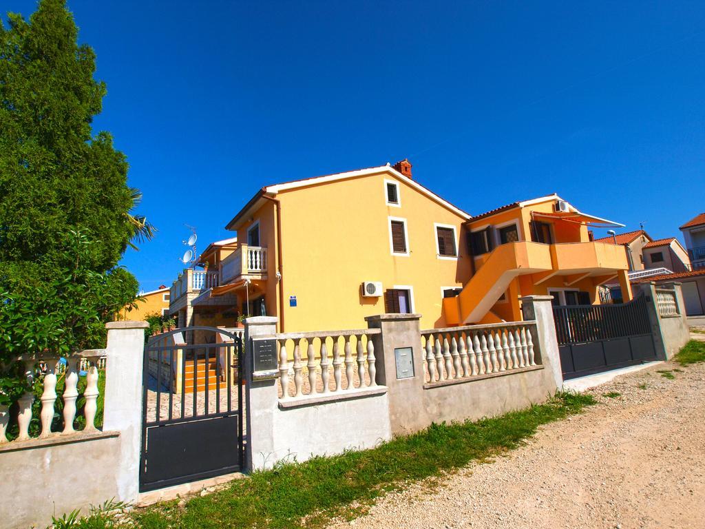 Apartments Orange 768 Фажана Экстерьер фото